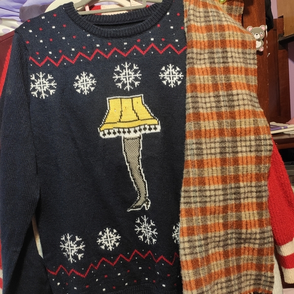 Sweaters and scarf - Picture 1 of 4